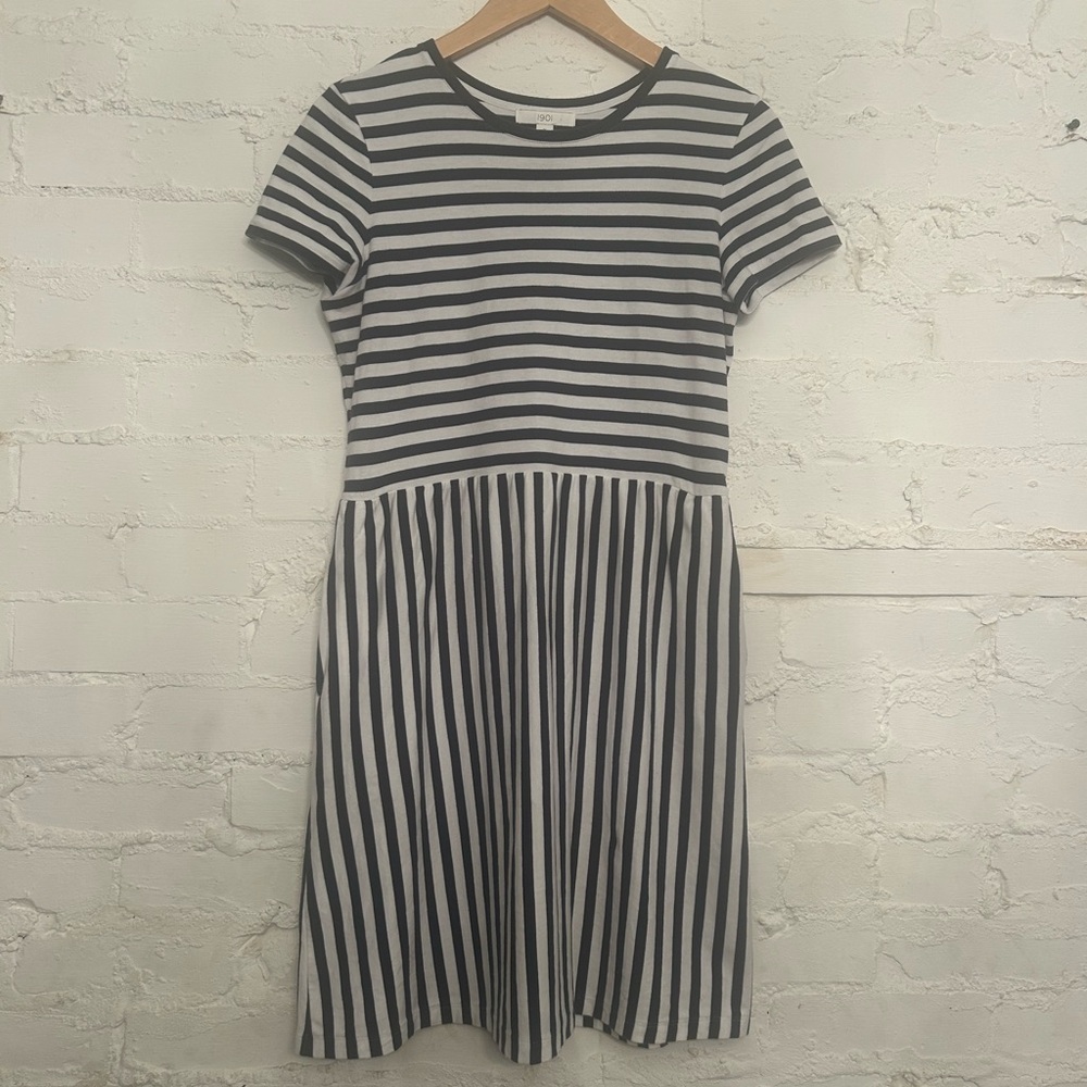 1901 Classic Black and White Striped Top